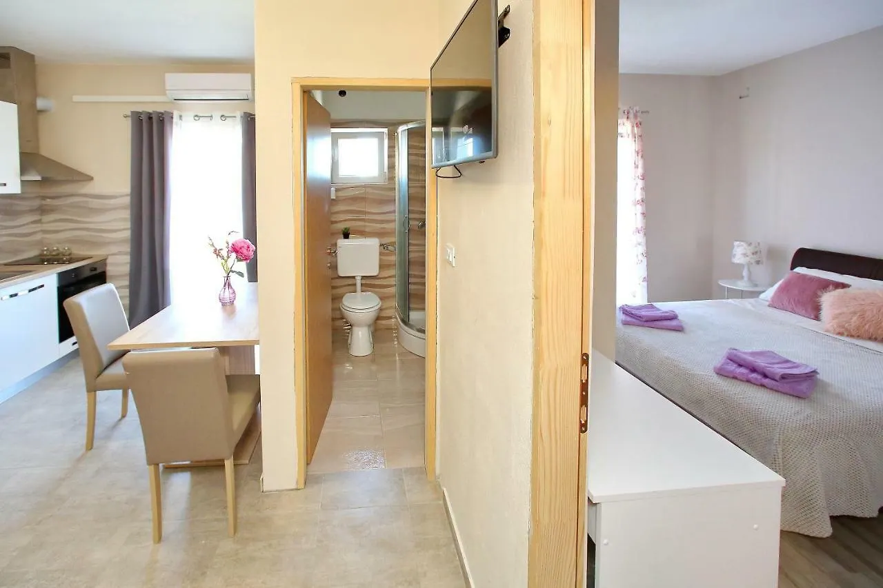 Apartments Sonia Sukošan